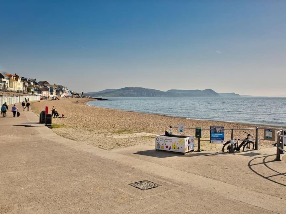 Lovely Holiday Home In Lyme Regis - Sleeps 8 Экстерьер фото