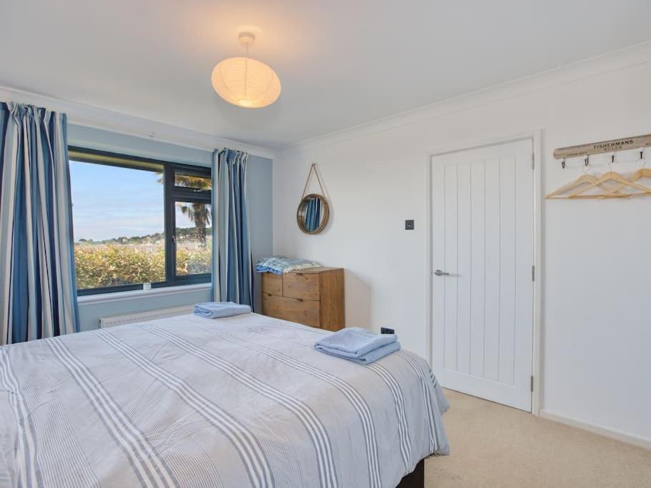 Lovely Holiday Home In Lyme Regis - Sleeps 8 Экстерьер фото