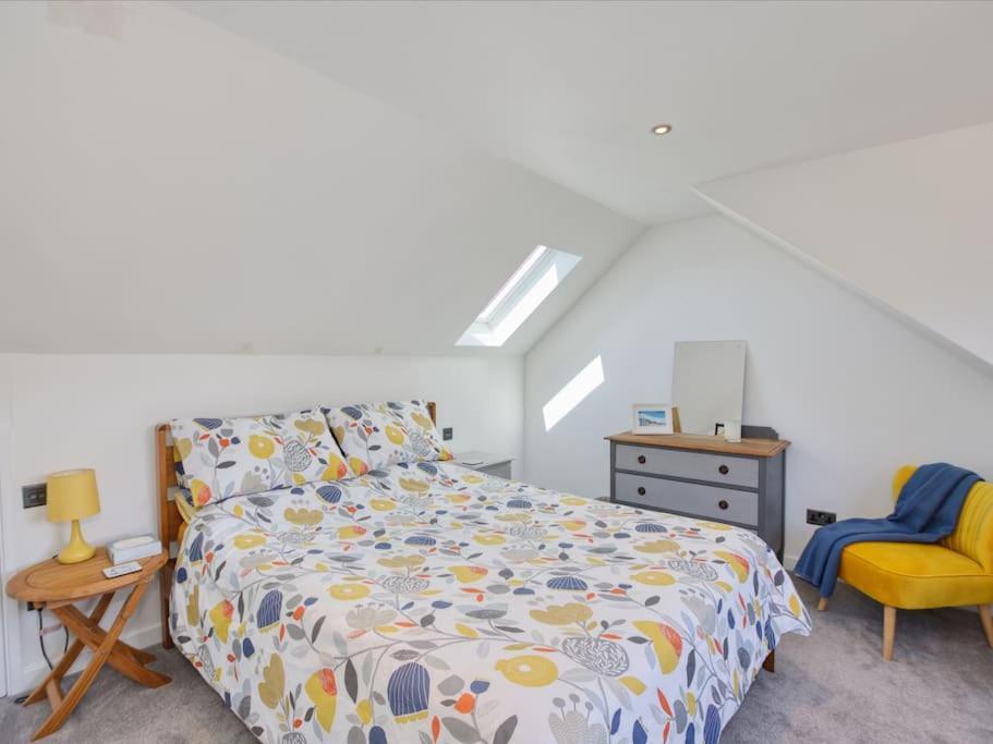 Lovely Holiday Home In Lyme Regis - Sleeps 8 Экстерьер фото