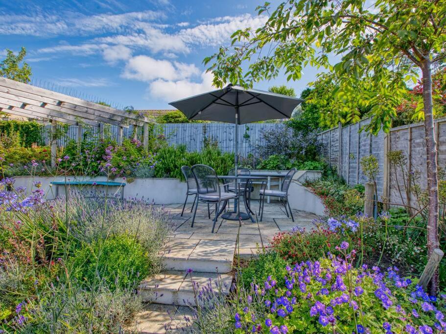 Lovely Holiday Home In Lyme Regis - Sleeps 8 Экстерьер фото