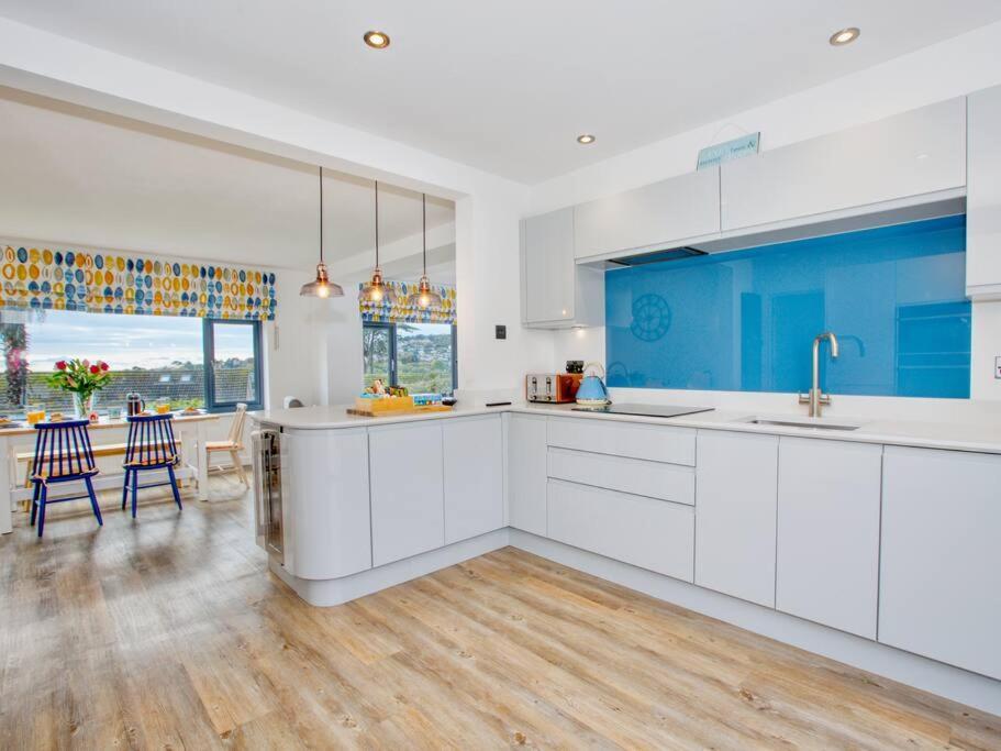 Lovely Holiday Home In Lyme Regis - Sleeps 8 Экстерьер фото