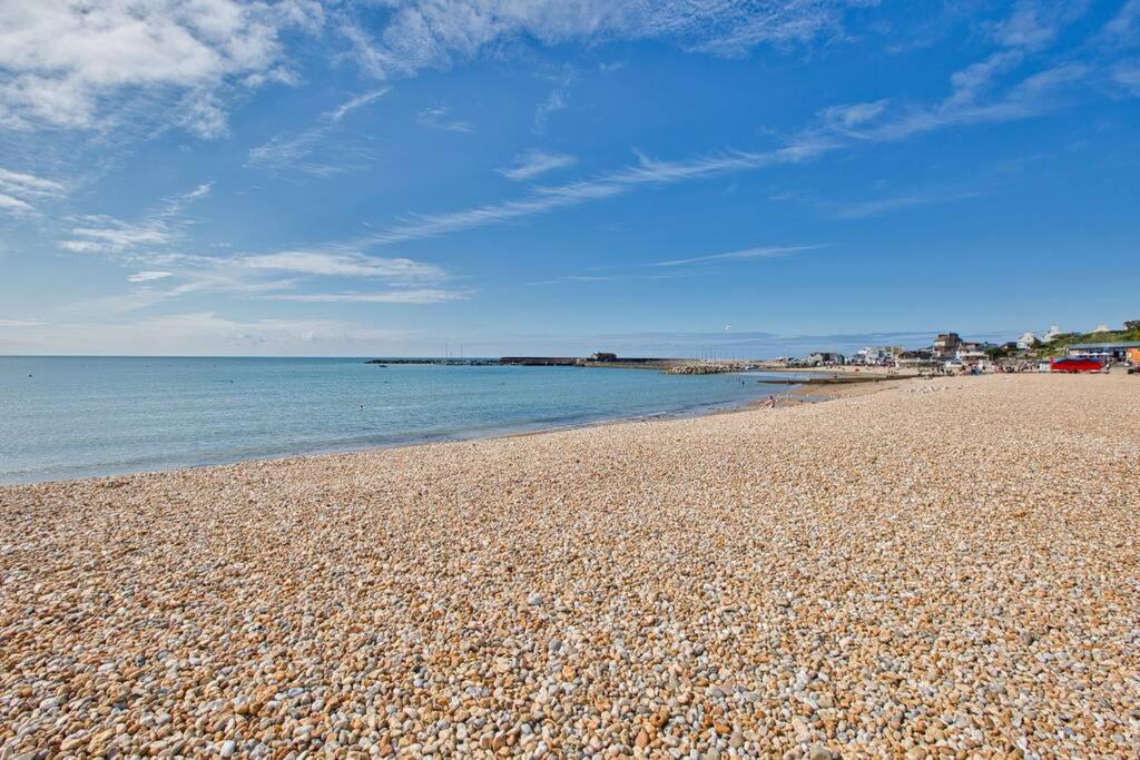 Lovely Holiday Home In Lyme Regis - Sleeps 8 Экстерьер фото